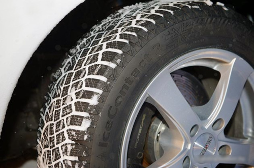 Continental IceContact 2 215/55R17 98T
