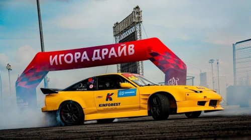 Kinforest KF550-UHP 305/40R20 112Y