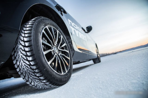 Nokian Tyres Hakkapeliitta 9 275/35R20 102T